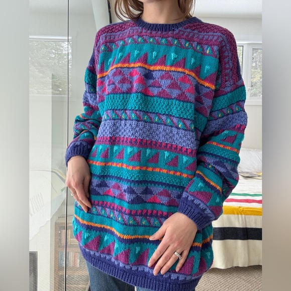 Vintage Vibrant Patterned Sweater - Picture 15 of 15